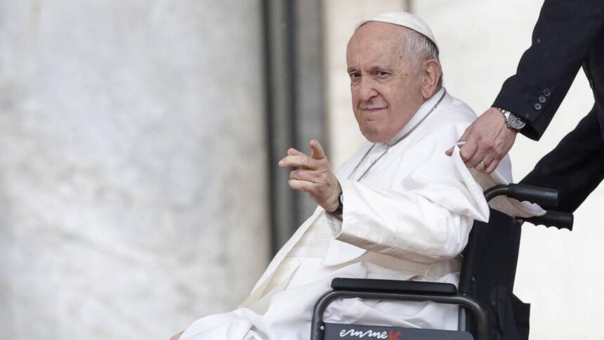 Papa Francesco e il racconto della malattia: com’è cambiata la comunicazione rispetto al passato 1