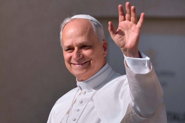 Arriva il documentario su Papa Leone: "È sempre stato al servizio della gente" 11