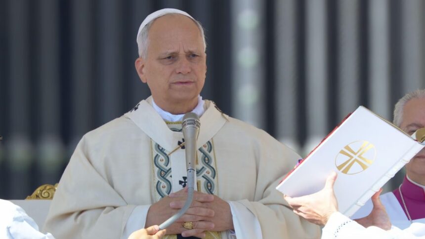 Papa Leone proclama 7 nuovi santi: "Non eroi, ma uomini e donne autentici" 1