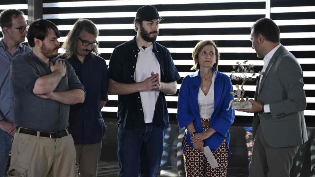 La madre di Giulia Tramontano premia i Pinguini Tattici per il brano dedicato alla figlia 3