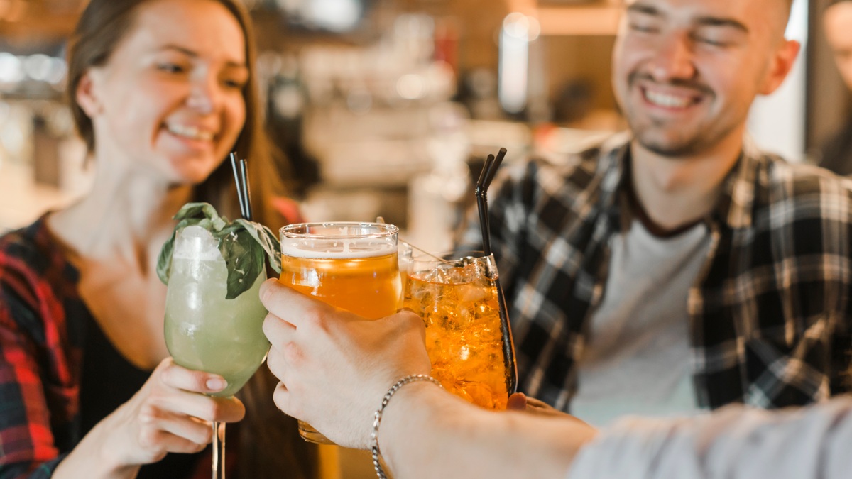Aperitivo con amici a settembre.