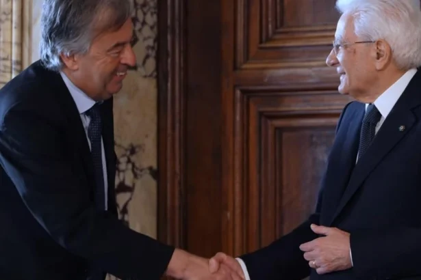 Burioni premiato al Quirinale: "Presto arriveremo a sconfiggere definitivamente i tumori" 13