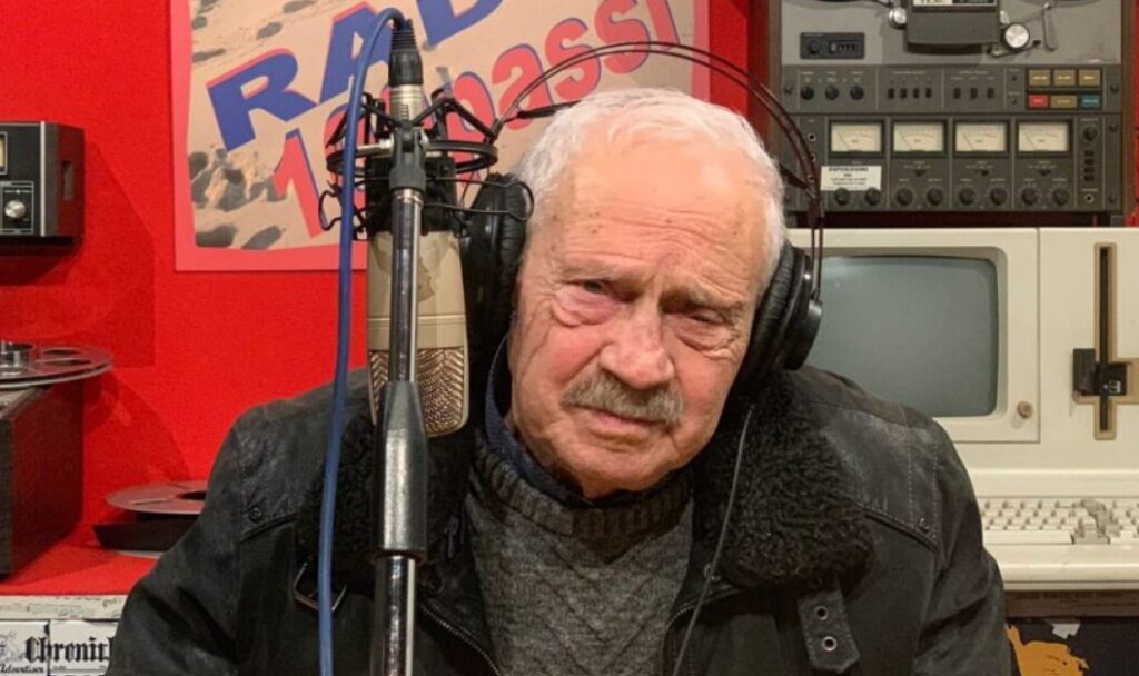 Chi era Salvo Vitale, la voce che tenne viva la memoria di Peppino Impastato 3 Salvo Vitale in radio.