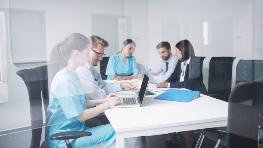 Sanità, firmato il nuovo contratto: "Aumenti fino a 2.100 euro per i dipendenti" 1