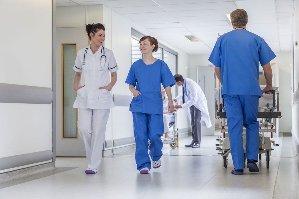 Sanità, firmato il nuovo contratto: "Aumenti fino a 2.100 euro per i dipendenti" 3 sanità, medici