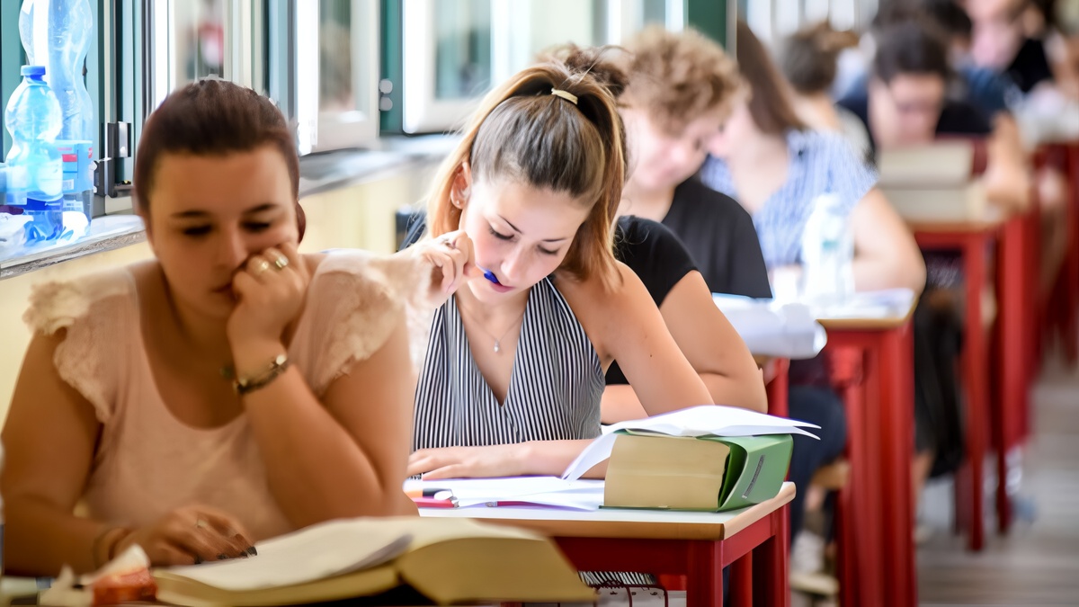 Maturità 2025, seconda prova: al Classico Cicerone e all'Artistico Battiato 4 Maturità 2025, seconda prova: al Classico Cicerone e all'Artistico Battiato 3