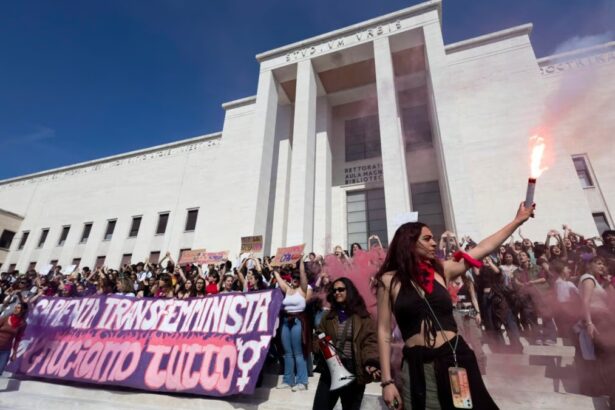 Basta violenza sulle donne ora c'è Sicura: cos'è e come funziona? 18