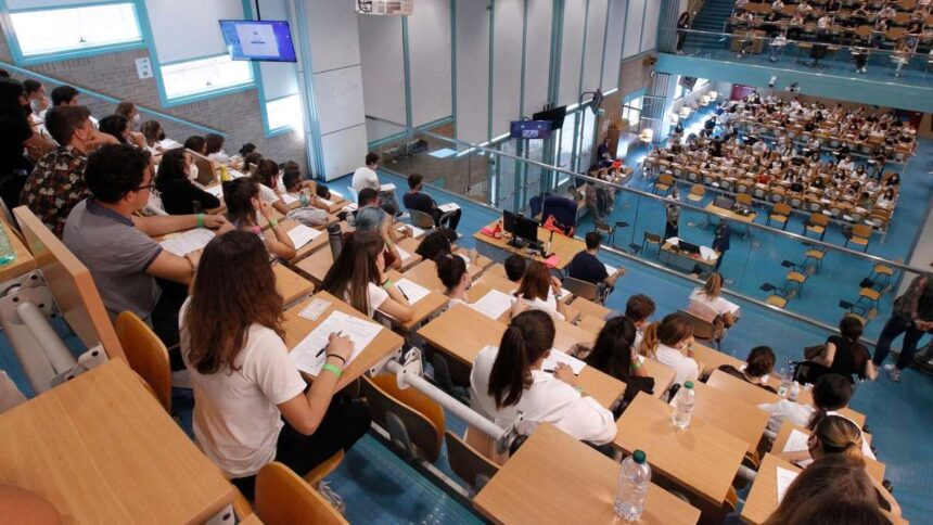 Test di medicina 2025, stop all'esame di ammissione e primo semestre libero 1