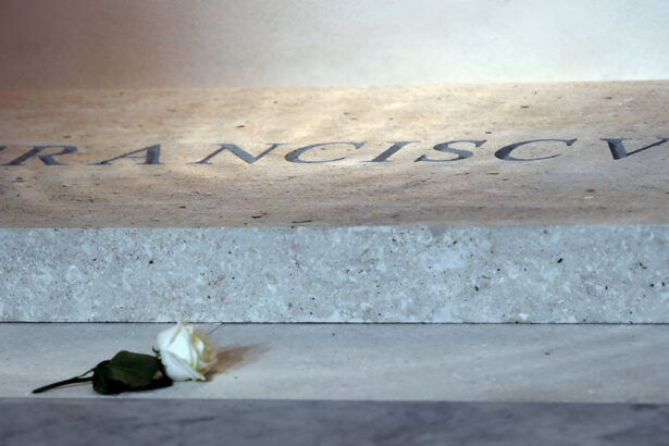 Com’è la Tomba del Papa, perché è a Santa Maria Maggiore e chi giace accanto? 18