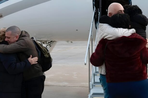 Alberto Trentini e Mario Burlò sono atterrati in Italia: "Grazie a chi ci è stato vicino" 9