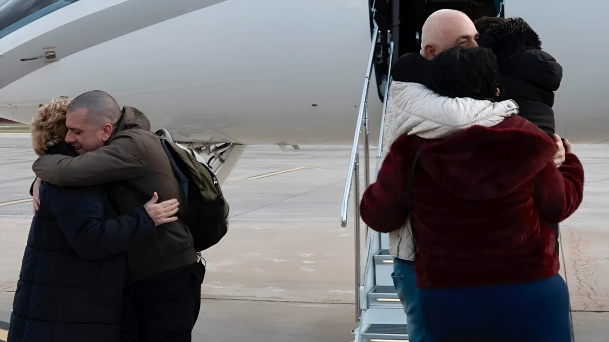 Alberto Trentini e Mario Burlò sono atterrati in Italia: "Grazie a chi ci è stato vicino" 20