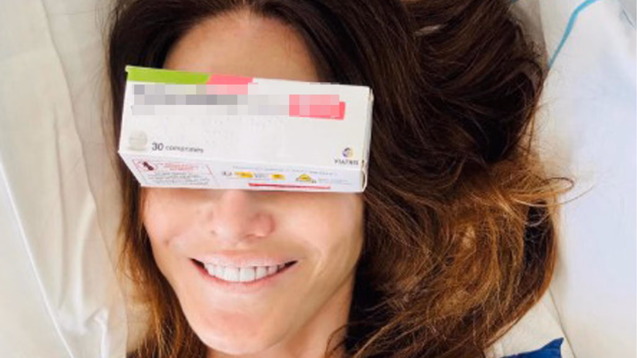 Carla Bruni ha terminato la terapia per il cancro al seno: "Grata alla scienza" 3