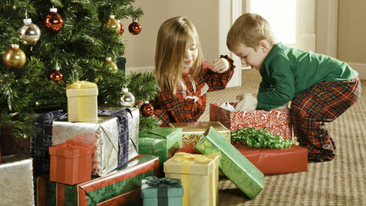 Aumentare la gratitudine dei bambini a Natale: cos'è la regola dei 4 regali 1
