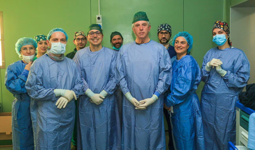 Sordo a 28 anni, torna a sentire grazie a un orecchio bionico: "Intervento smart" 1 orecchio bionico intervento