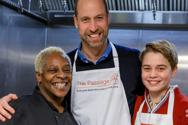 Il principe George sulle orme di Lady D: prepara il pranzo di Natale ai senzatetto 15