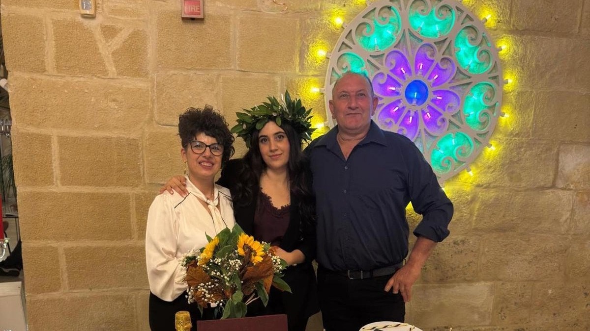 La tesi di Aurora sulla terapia dell'abbraccio: "Annienta barriere della sclerosi" 17