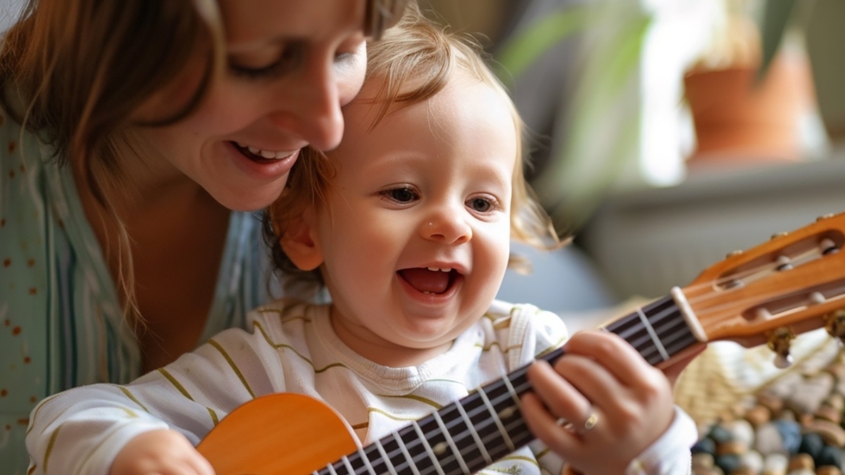 Bambina suona con la mamma
