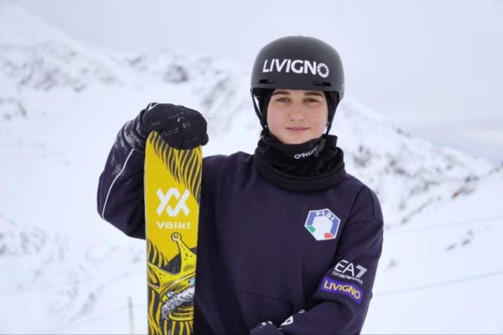 Chi è Flora Tabanelli, dopo l'infortunio vince il bronzo olimpico nello sci freestyle a 18 anni 2 Flora Tabanelli sci
