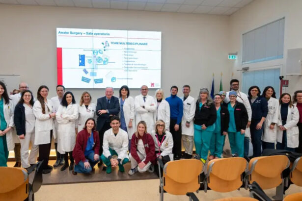 operazione al cervello da sveglio