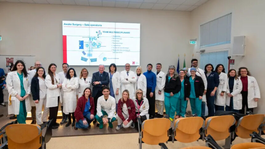 A 9 anni operato al cervello da sveglio: "Potrà tornare a scuola e avere una vita normale" 1 operazione al cervello da sveglio