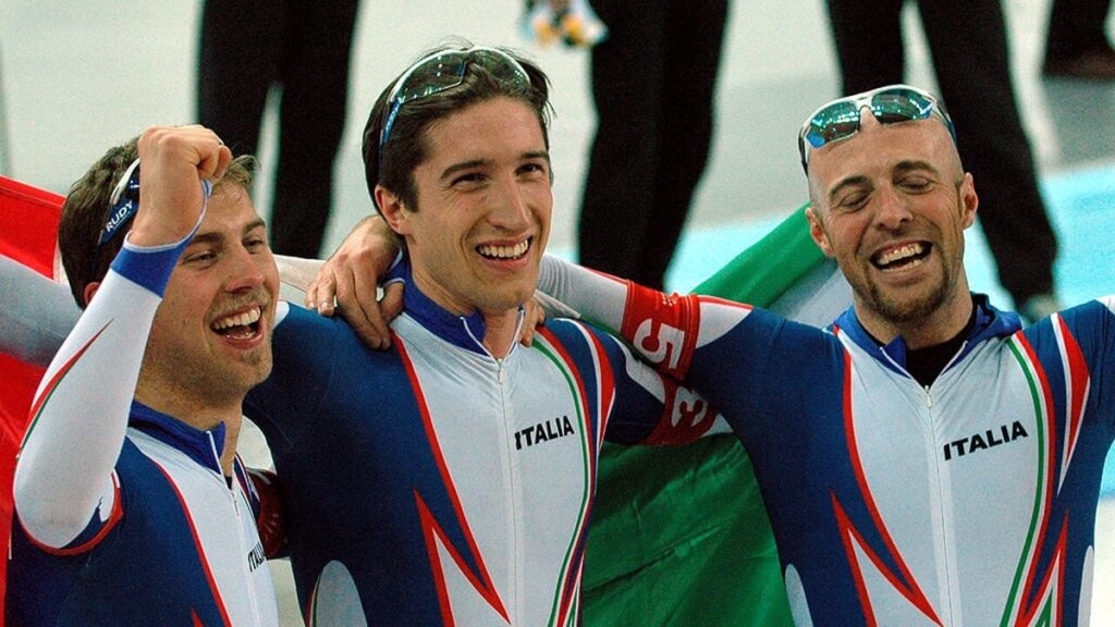 Olimpiadi 2026, gli azzurri vincono l'oro nello speed skating maschile 2 Torino 2006, oro nello speed skating