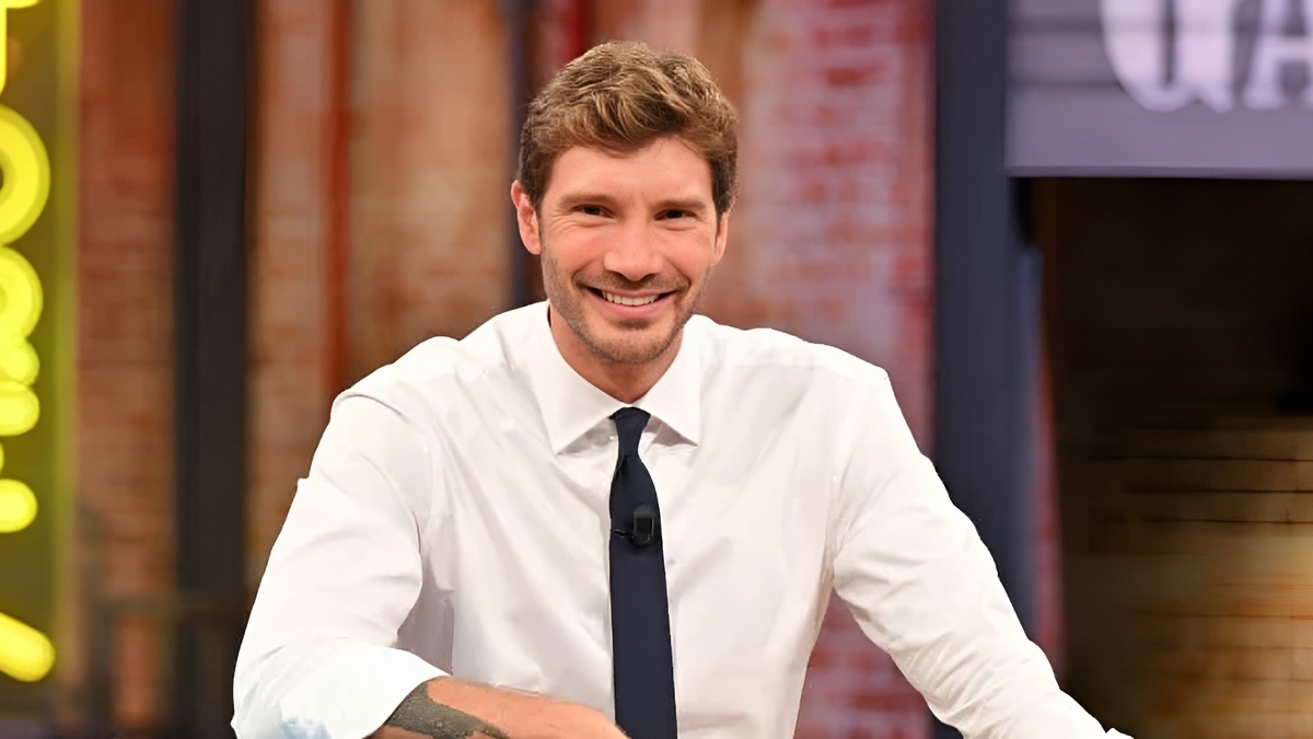 Sanremo 2027, perché la Rai punta su Stefano De Martino e come potrebbe essere il suo Festival 3