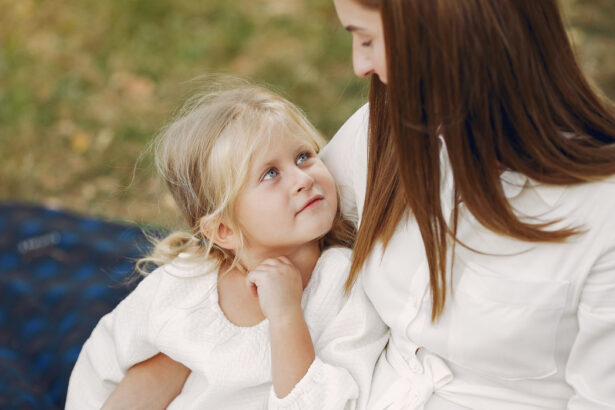 figli, mamma con sua figlia