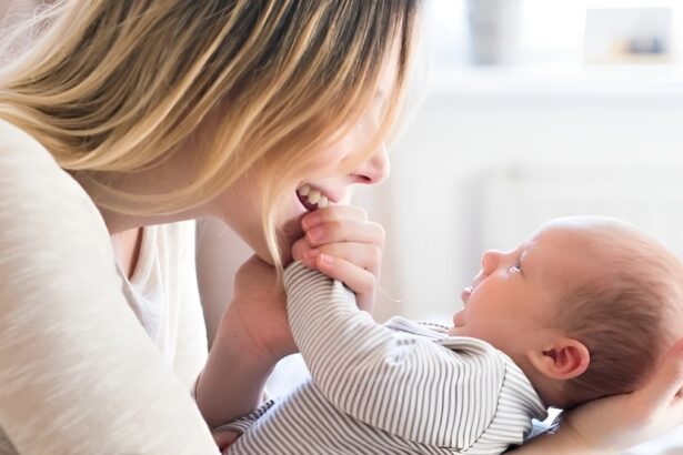 Cos'è il mutual gaze e perché il contatto visivo madre-figlio è fondamentale per la sua crescita 17