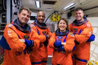 Nuovo record per l'Artemis II che supera l'Apollo 13: raggiunta la massima distanza dalla Terra 9