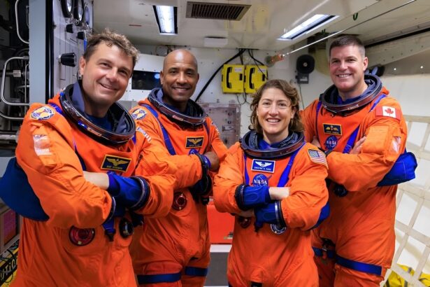 Nuovo record per l'Artemis II che supera l'Apollo 13: raggiunta la massima distanza dalla Terra 13