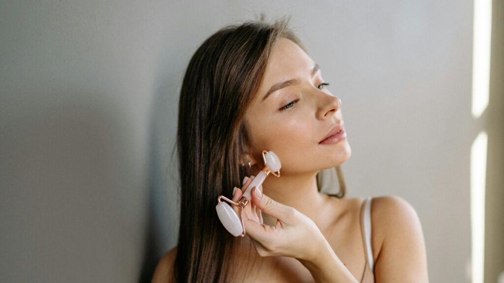 pregnancy glow, donna incinta fa skincare