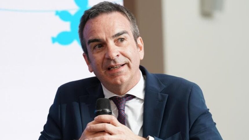 In Calabria arriva il reddito di merito: "1000 euro al mese agli universitari lodevoli" 1 reddito di merito occhiuto