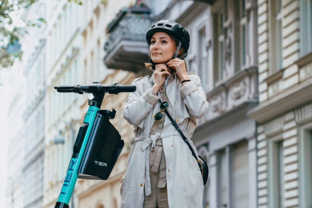 Monopattini elettrici, al via l'obbligo di targa, casco e assicurazione: tutte le novità di maggio 2 Monopattini elettrici novità