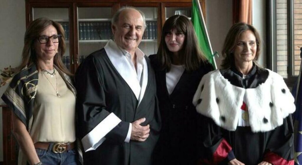 Laurea ad honorem a Gerry Scotti: "Conduttore amato grazie a una comunicazione empatica" 2 Gerry Scotti laurea ad honorem