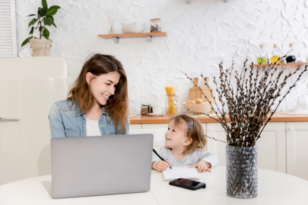 La scienza rassicura le mamme: il lavoro non ostacola la crescita dei figli 2 Mamme lavoratrici
