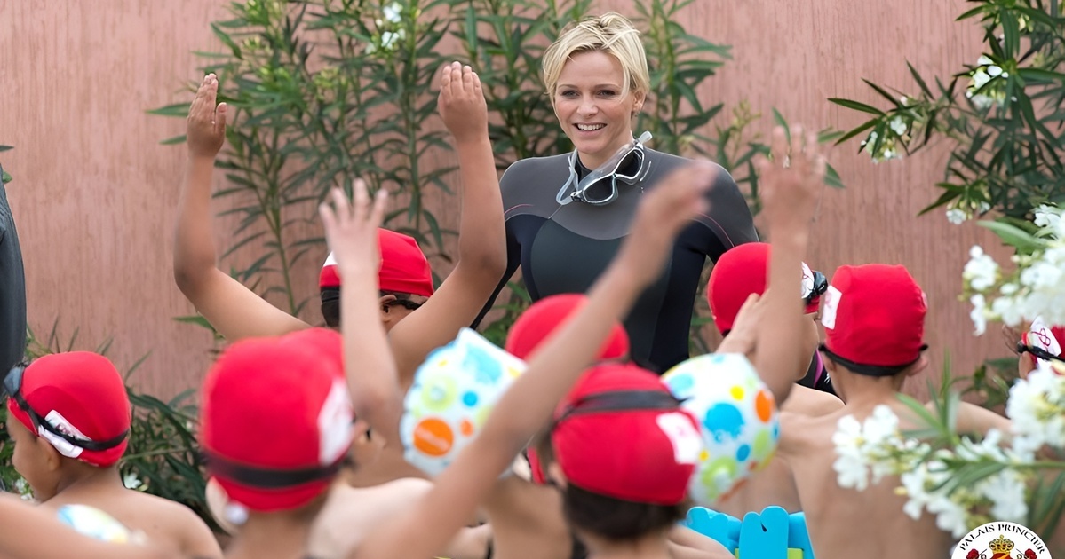 "Imparare a nuotare è un diritto di tutti i bambini": la Principessa Charlene aiuta le famiglie in difficoltà economica 3