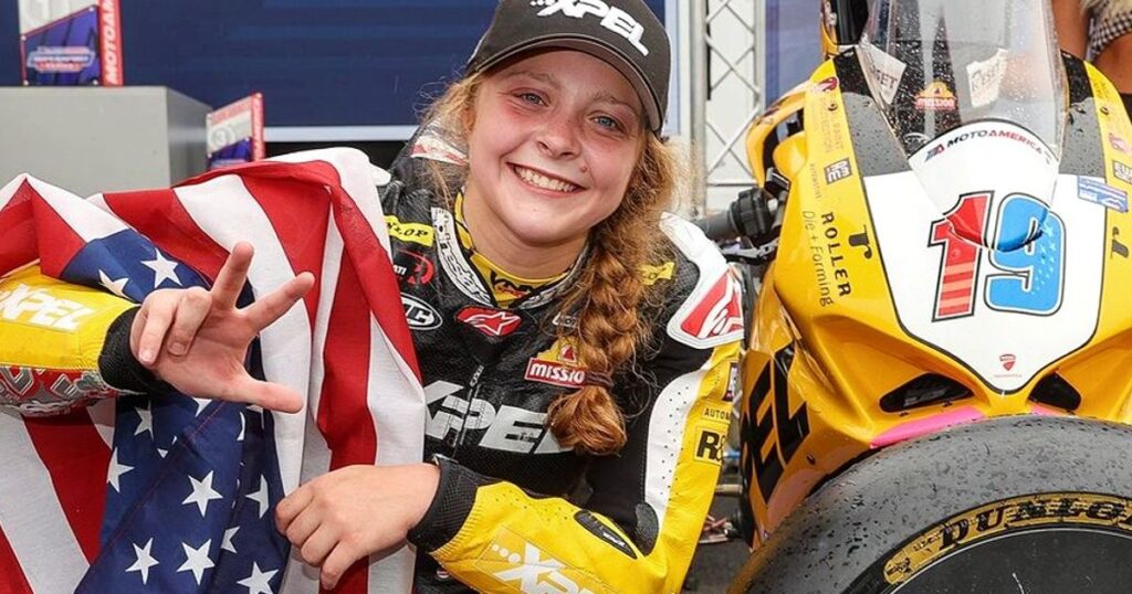 Chi è Kayla Yaakov, prima donna a guidare una Ducati: "Sono onorata, è un sogno che si è avverato" 2 Kayla Yaakov Ducati