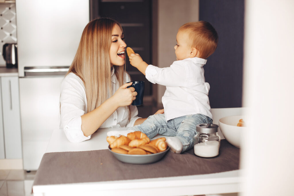 Bambini e alimentazione: 3 buone abitudini per offrire modelli sani ai propri figli 2 Bambini e alimentazione