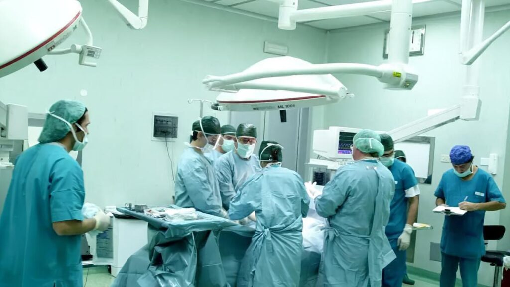 Donna operata all'aorta con il bimbo in utero: rarissimo intervento al Niguarda 2 Donna incinta intervento