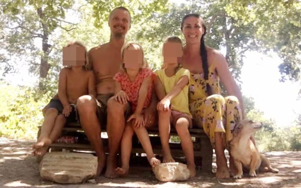 Famiglia nel bosco, rilasciato il permesso di costruire la nuova casa: "Confidiamo nel Tribunale" 2 Famiglia nel bosco
