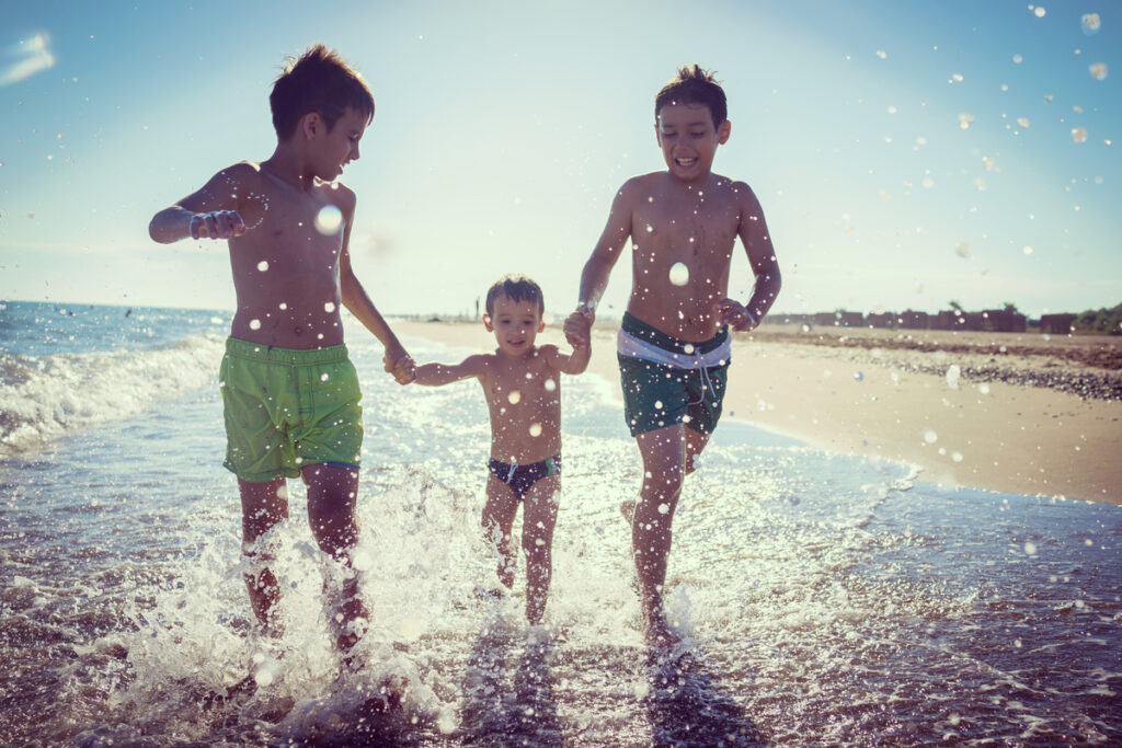 Cos'è la giornata al contrario, il metodo che salva le vacanze al mare con i figli piccoli 2 Giornata al contrario