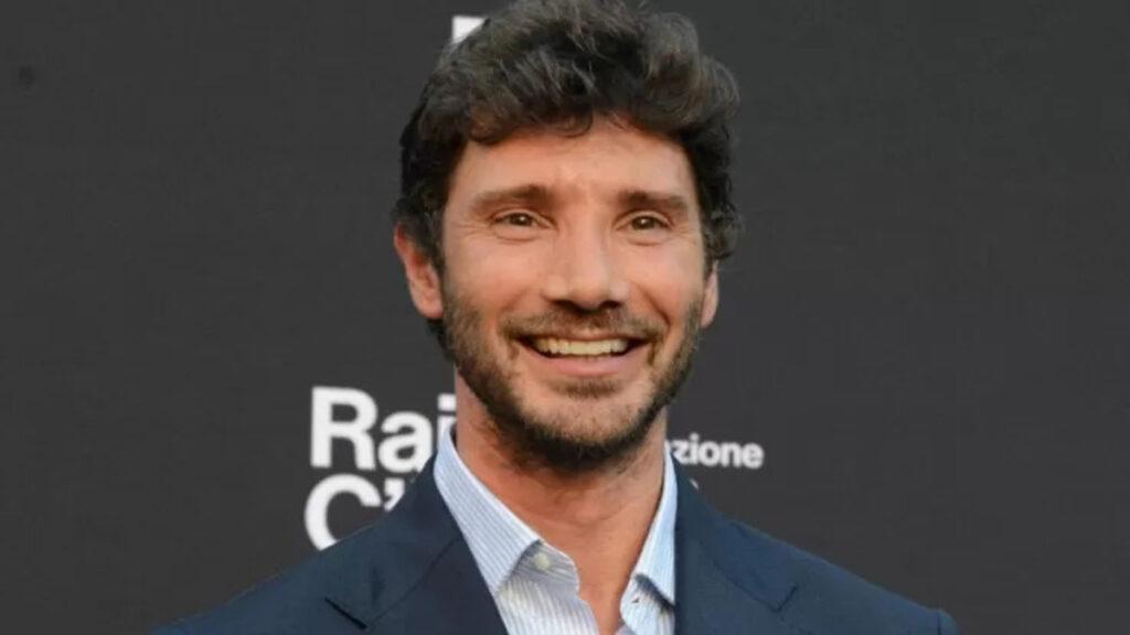 Sanremo 2027, presentato il nuovo regolamento: il vincitore dei Giovani in gara con i Big 2 Stefano De Martino Sanremo 2027