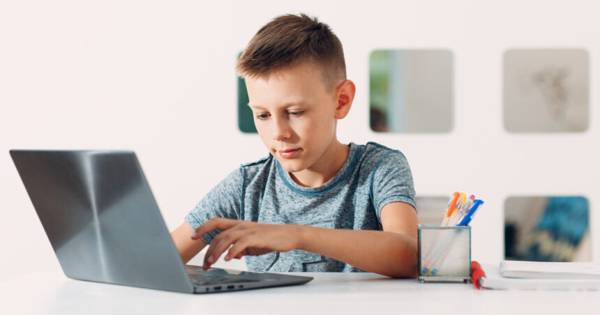 OpenAI lancia ChatGPT for Teens: maggiore sicurezza e più aiuti agli adolescenti con lo studio 1 ChatGPT for Teens