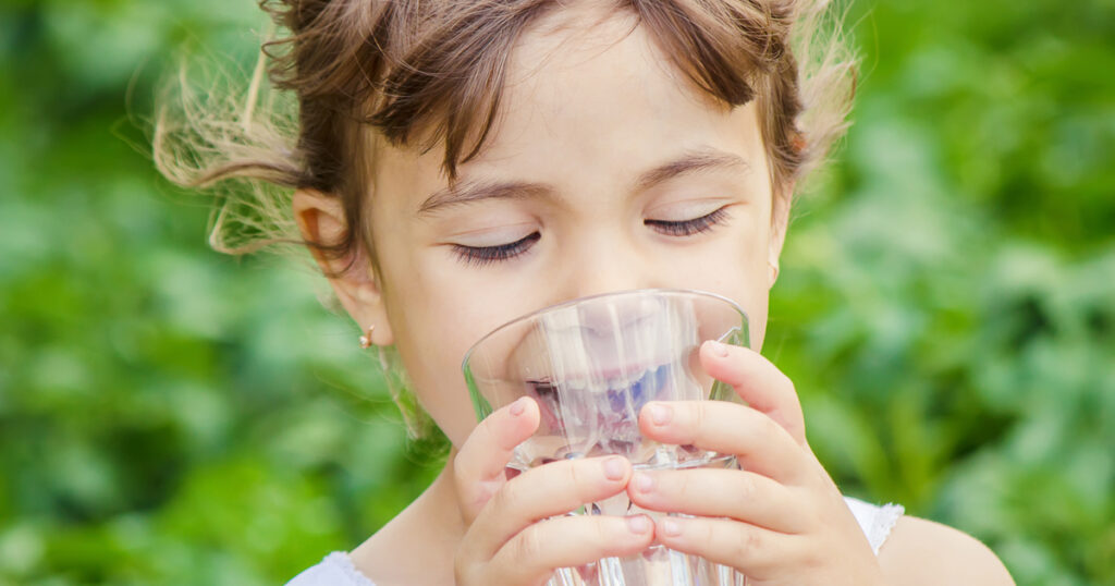 Idratazione dei bambini in estate, perché i succhi non possono sostituire l'acqua 3 idratazione dei bambini