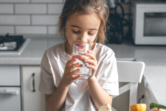 Idratazione dei bambini in estate, perché i succhi non possono sostituire l'acqua 9