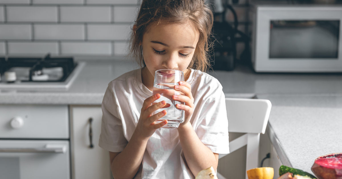 Idratazione dei bambini in estate, perché i succhi non possono sostituire l'acqua 3