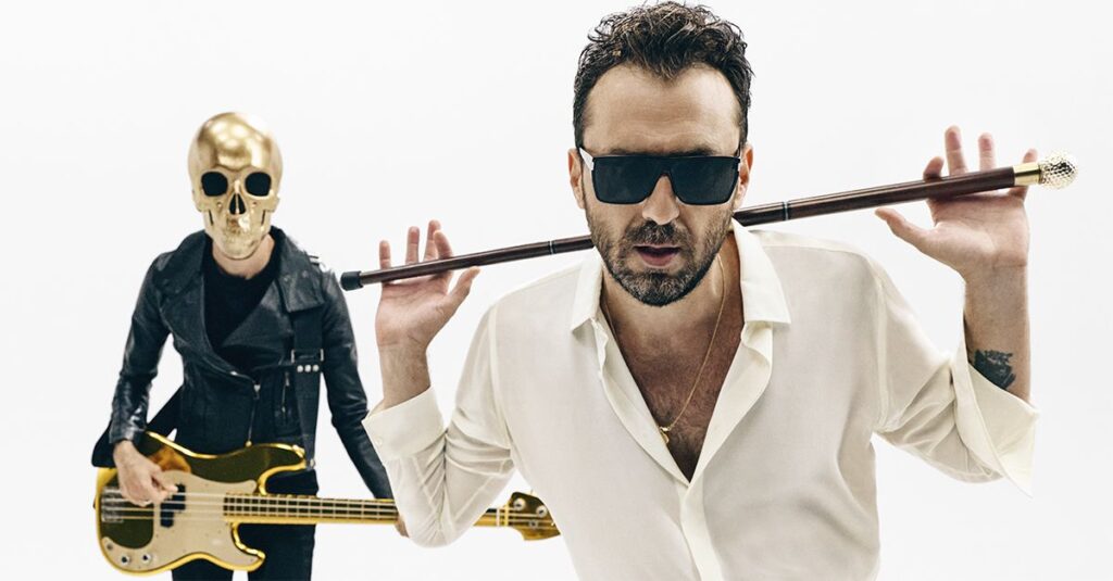 Cesare Cremonini torna un esordiente con Paparazzi: "Il punto d’arrivo è godere della libertà di fare musica" 2 Cesare Cremonini