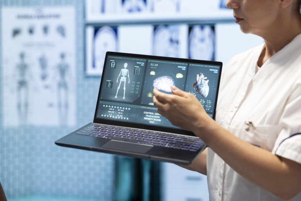 Diagnosi e cure, presto sistemi AI certificati: "La tecnologia non sostituisce il medico" 2 Diagnosi e cure