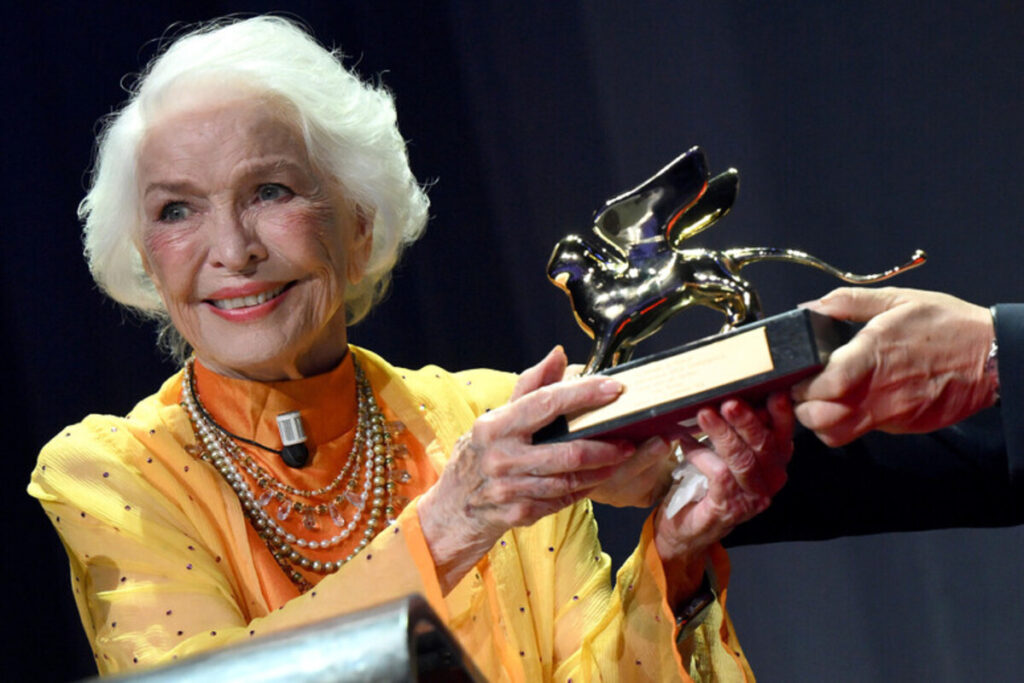 Venezia 83, consegnato il Leone d'Oro a Ellen Burstyn: "Testimonianza di ciò che ho imparato" 2 Ellen Burstyn