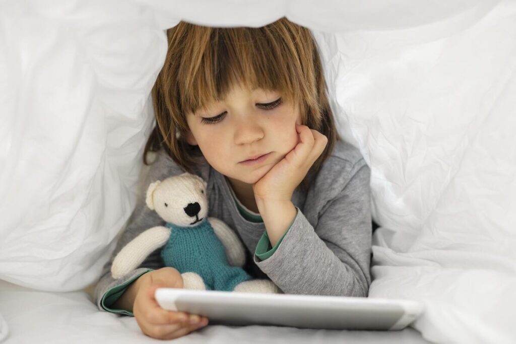 EU Kids Act, cos'è e cosa cambia per i minori: tutte le novità per i social 2 EU Kids Act